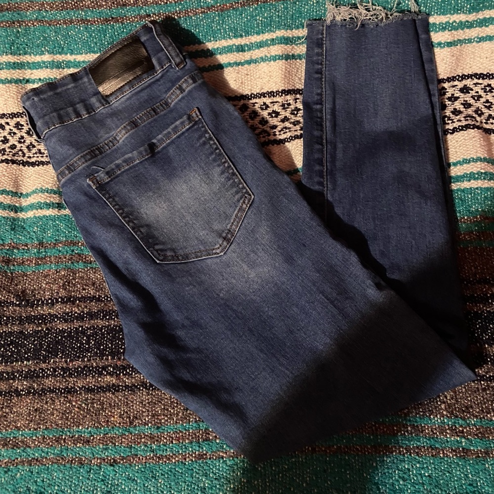 It skinny jeans, size 12